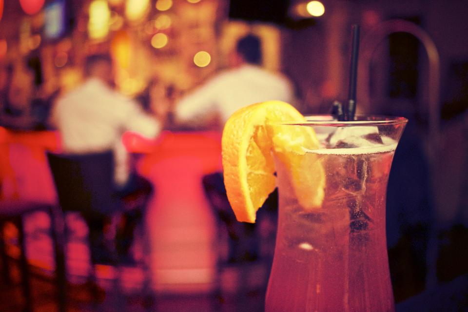 Cocktails με θέα το λιμάνι
